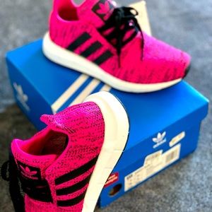 Swift Run J Adidas Originals size 4 New